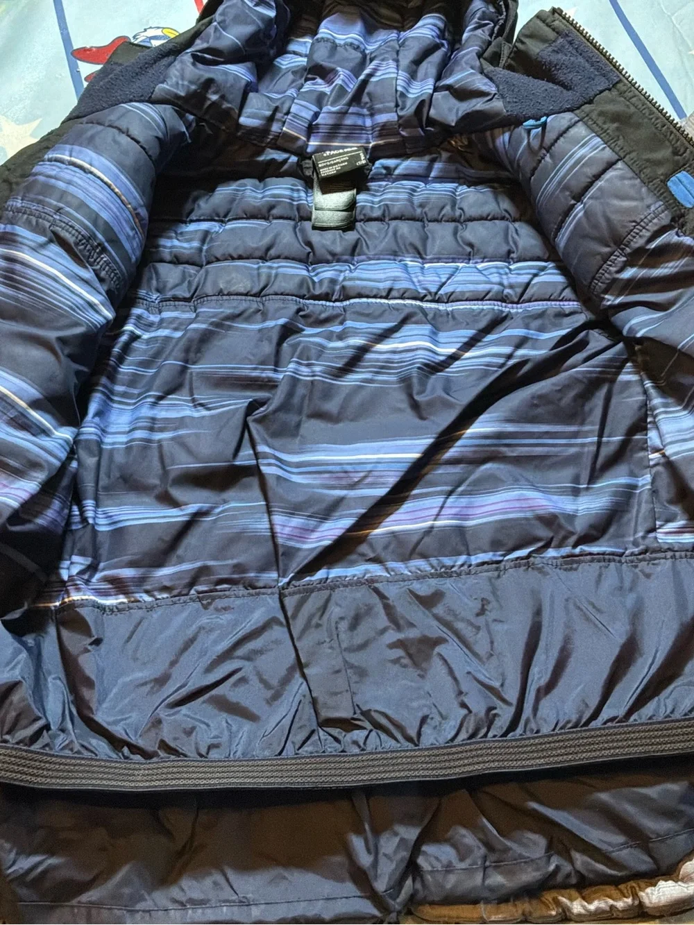 The north face boys jacket insulated & waterproof size 7/8 small